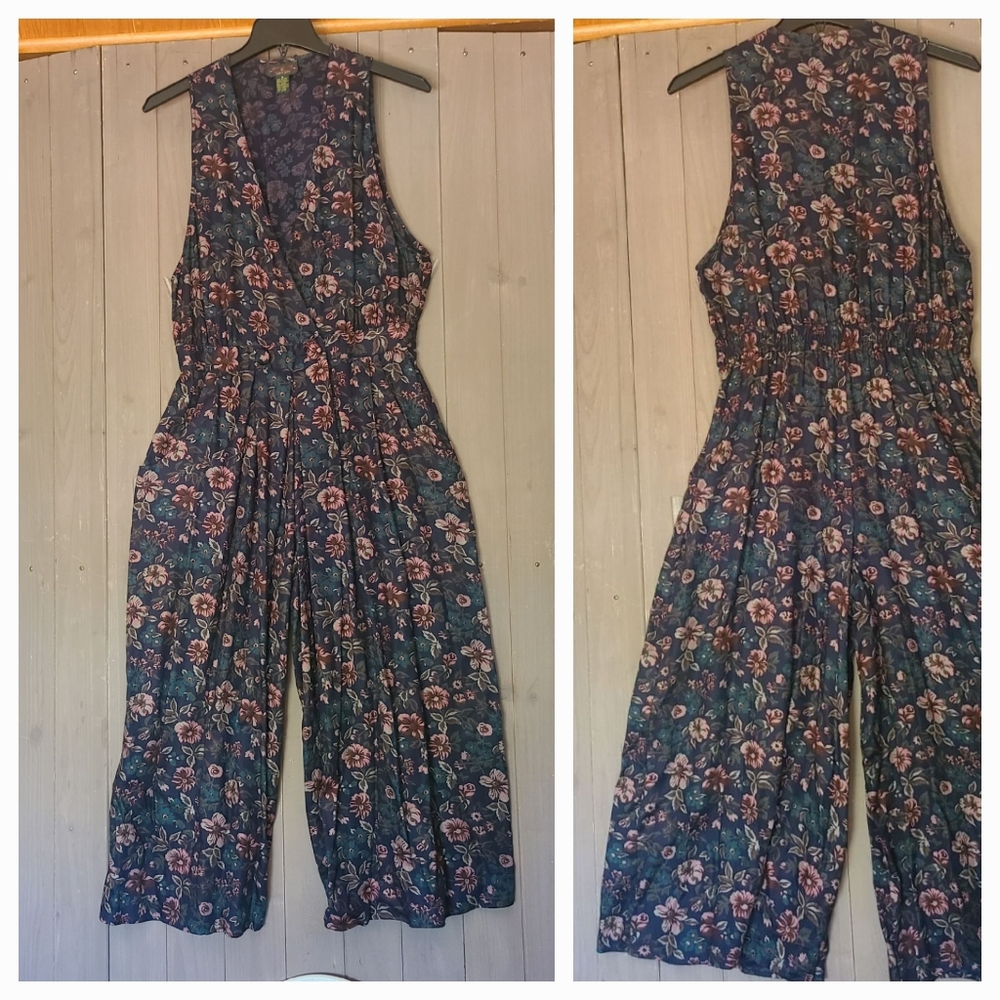 Jumpsuit Size 14 Sleeveless V Neck 20" wide legs Navy Blue w Pink Green Floral